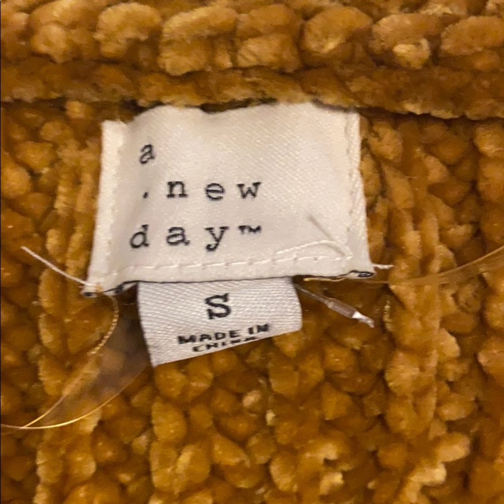Sweater - Picture 2 of 3